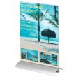Displays portacartell en forma de T de sobretaula verticals amb base de fusta. ...